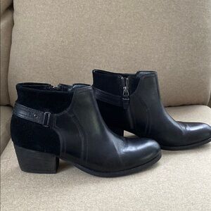 Clarks Black Ankle Boots Elegant Style